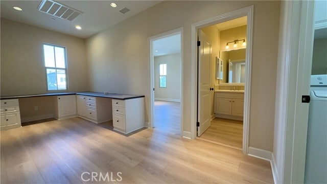 Building Photo - 22 Statuary