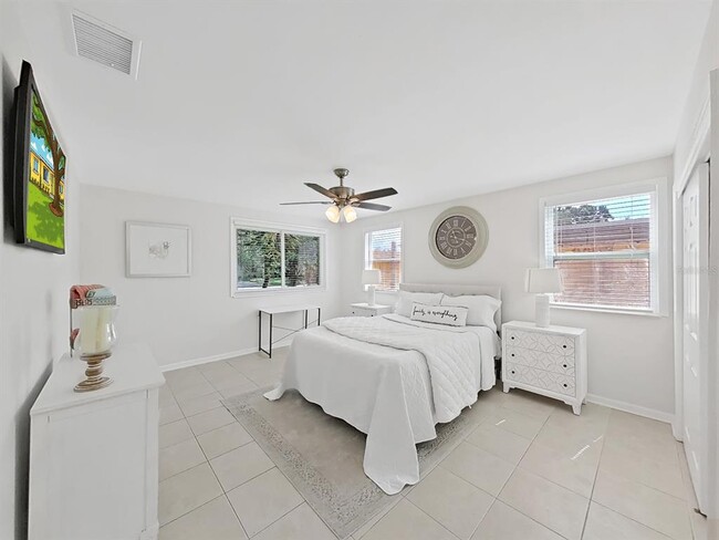 Building Photo - 4610 W Bay Villa Ave