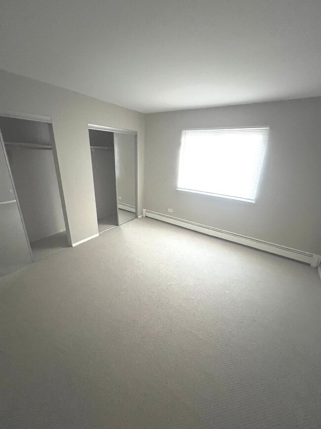 Building Photo - 16W486 Lake Dr