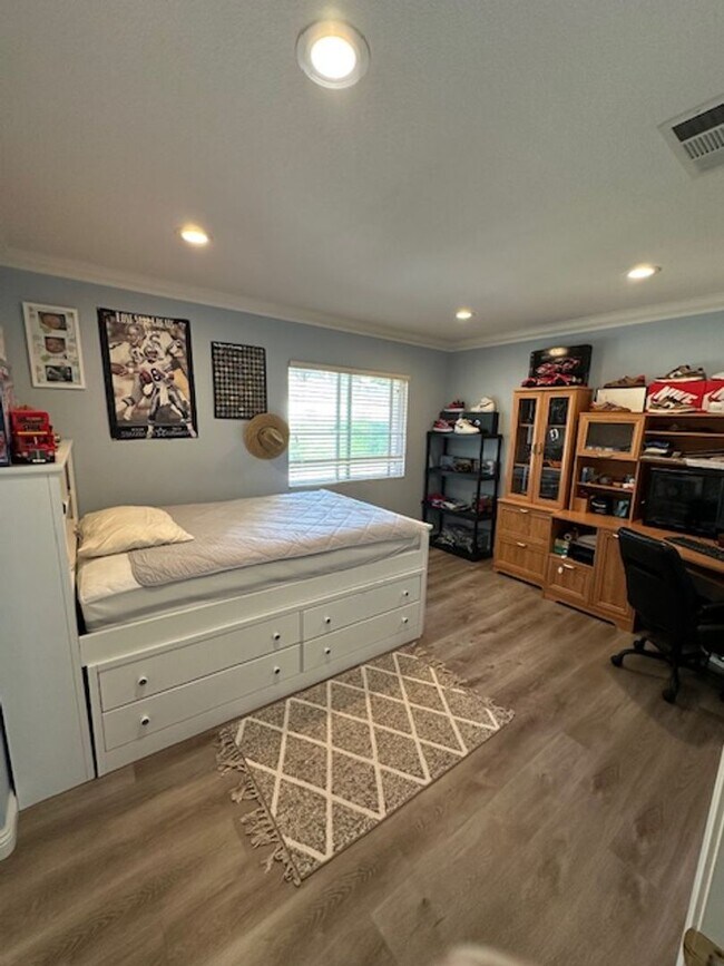 Building Photo - Upgraded Hallmark home on quiet cul-de-sac in a private community!