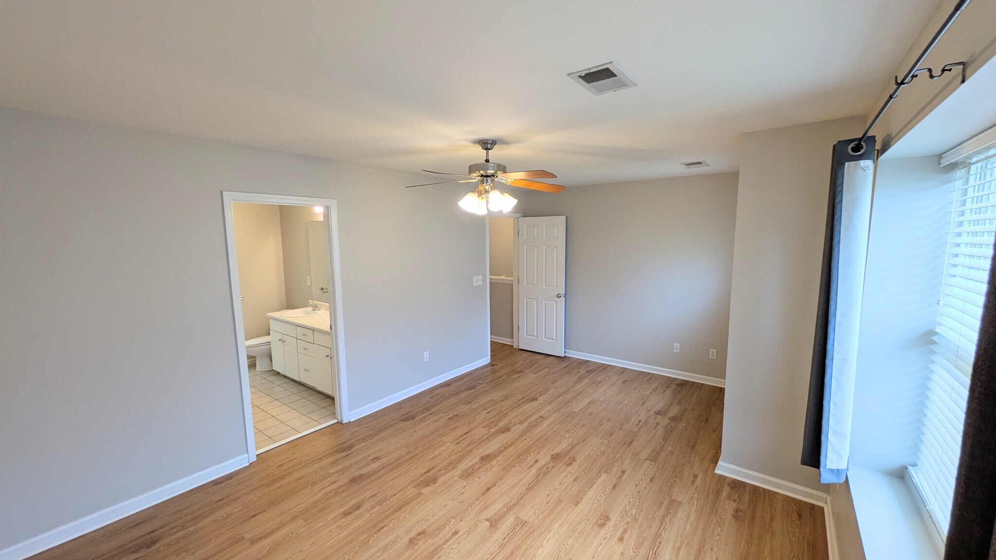 Bedroom 1 with Ensuite bath - 3381 Weston St