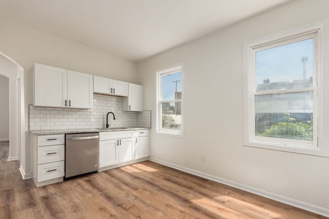 Building Photo - 865 Old Leonard Ave