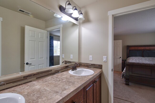 Building Photo - 17536 SW Parkway Ct