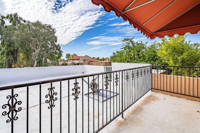 Building Photo - 8602 E Vista Del Lago