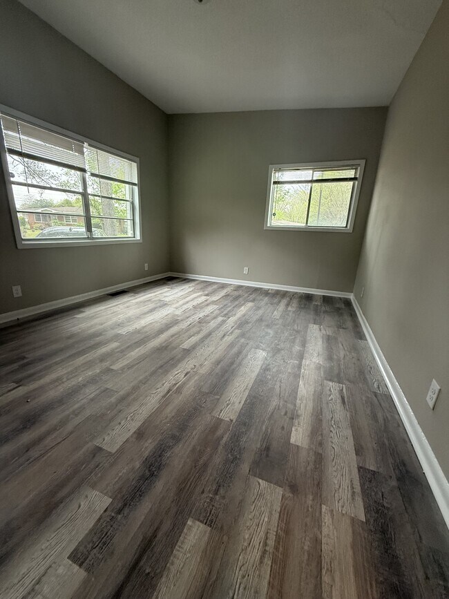 Building Photo - 913 Daniel Cir