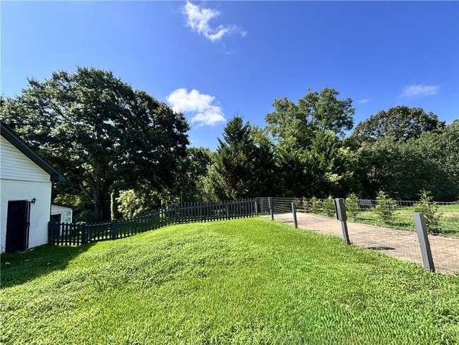 Building Photo - 462 Gibson Trail