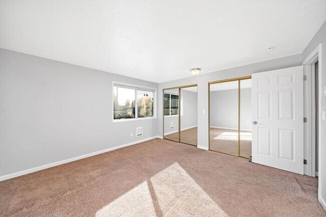 Building Photo - 2 bedroom unit. Pets OK! Lots of upgrades!...