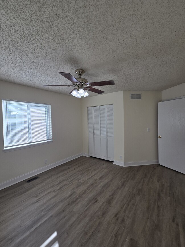 Building Photo - 5223 S Mosley St