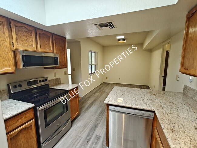 Building Photo - 983 W Palma De Pina