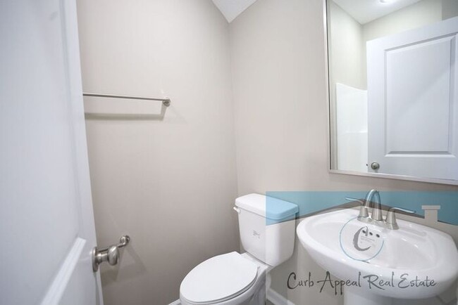 Building Photo - First month move in special $900!! Luxury 2 bed 2 bath apartment - brand new construction!! Washe...