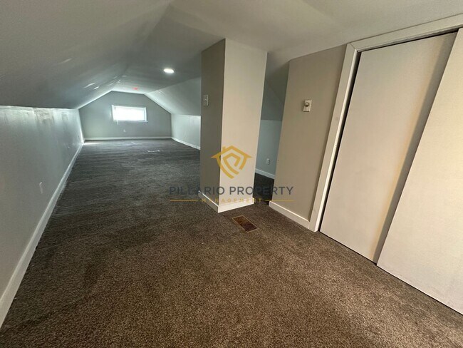 Building Photo - Stylish & Updated 3 Bedroom / 1.5 Bath Home – Move-In Ready!