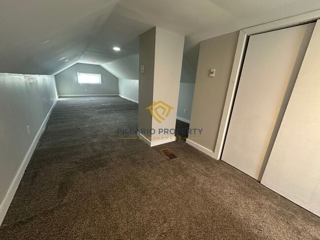 Building Photo - Stylish & Updated 3 Bedroom / 1.5 Bath Home w/Large Loft!