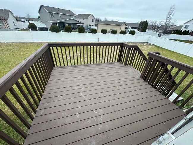 Building Photo - Available in MARCH.  Spacious Single Family - Remodeled- Home with big yard in great location