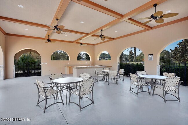 Building Photo - 331 Los Alamos St