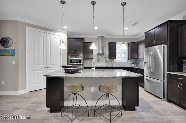 Building Photo - 331 Los Alamos St