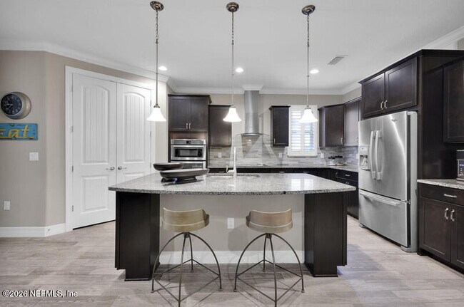 Building Photo - 331 Los Alamos St