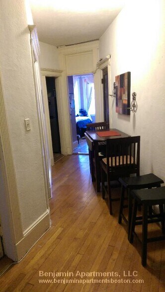 Building Photo - 463 Park Dr