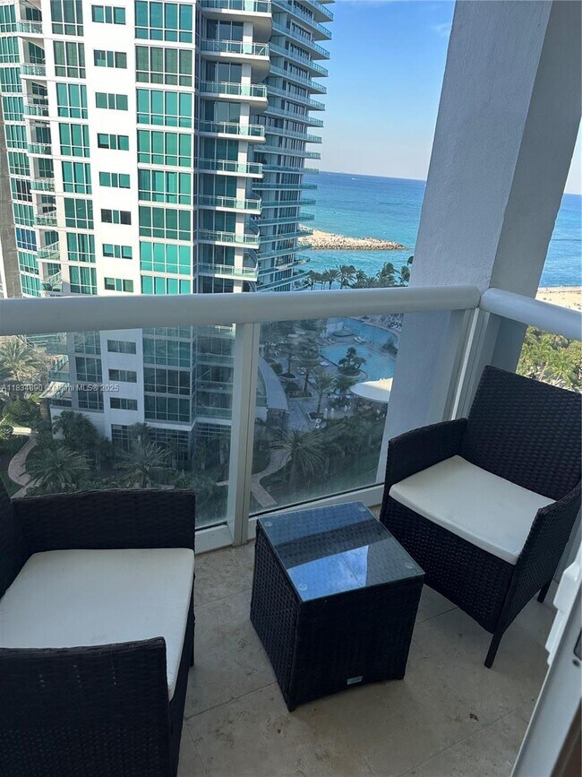 Building Photo - 10275 Collins Ave