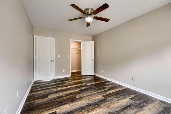 Building Photo - 2171 Waterford Park Dr