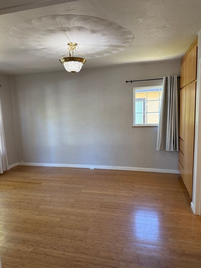 Building Photo - 3-bedroom, 2-bathroom home located in the desirable Garden Tract Subdivision