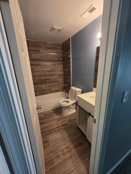 Building Photo - 4306 Thomas Ln