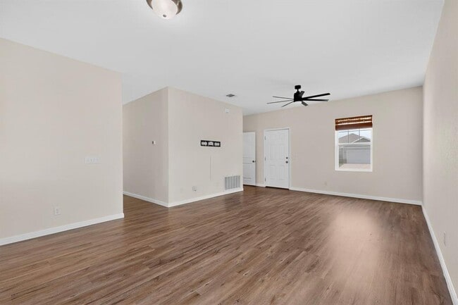 Building Photo - 12713 Robert Taft St