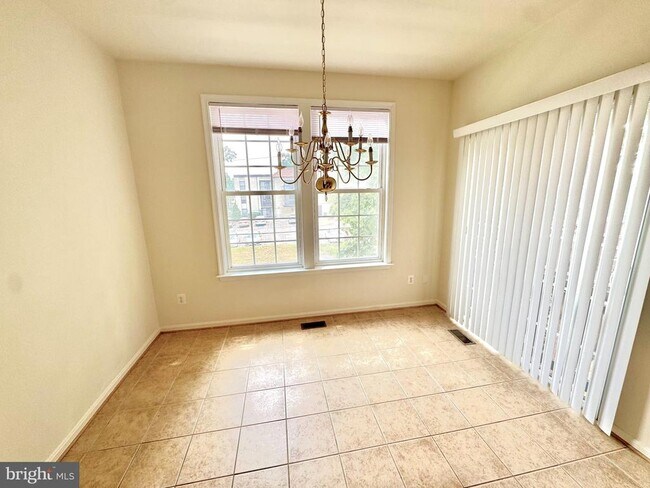 Building Photo - 3381 Beechcliff Dr