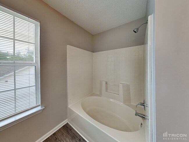 Building Photo - 11136 White Stag Dr