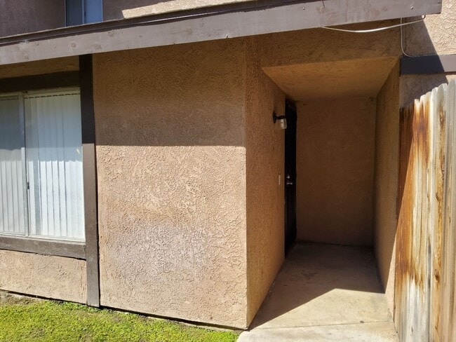 Building Photo - 7909 S Laurelglen Blvd