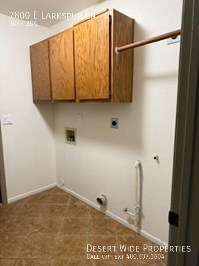 Building Photo - 7800 E Larkspur Ln