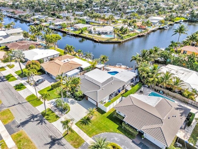 Building Photo - 160 SE 3rd Ct