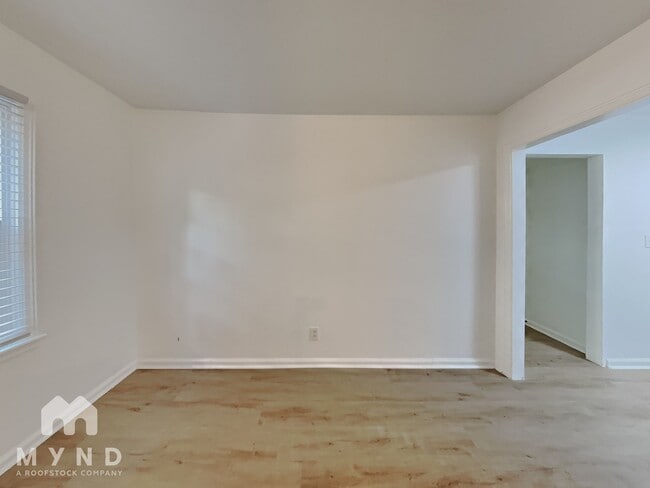 Building Photo - 108 Hillside Ave SE