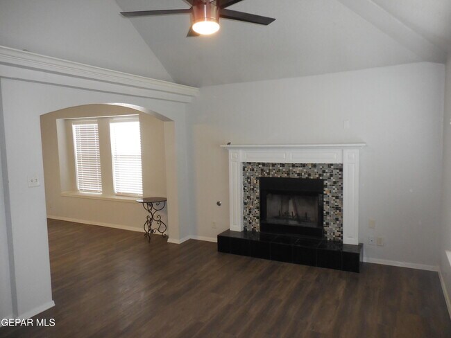 Building Photo - 356 Jardin Bello Ave