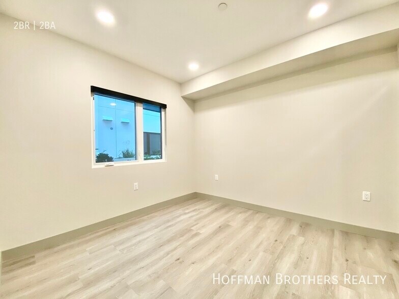 Building Photo - 1532 Brockton Ave