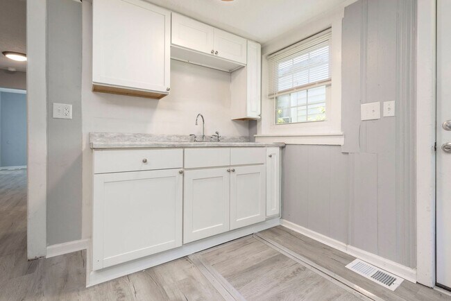 Building Photo - 3624 Parthenia Ave