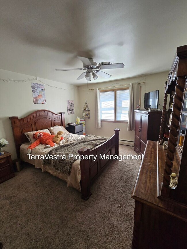 Building Photo - College rental 5 bedroom 4 bathroom Now sh...