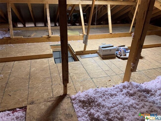 Building Photo - 515 Salt Lick Dr