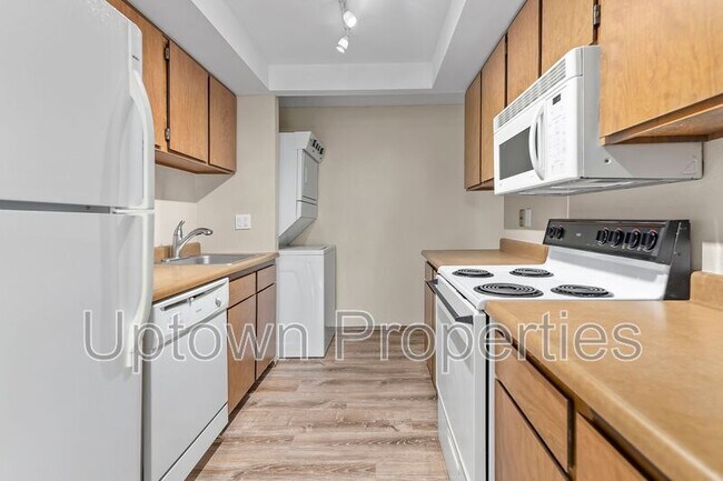 Building Photo - 250 Cervantes Cir