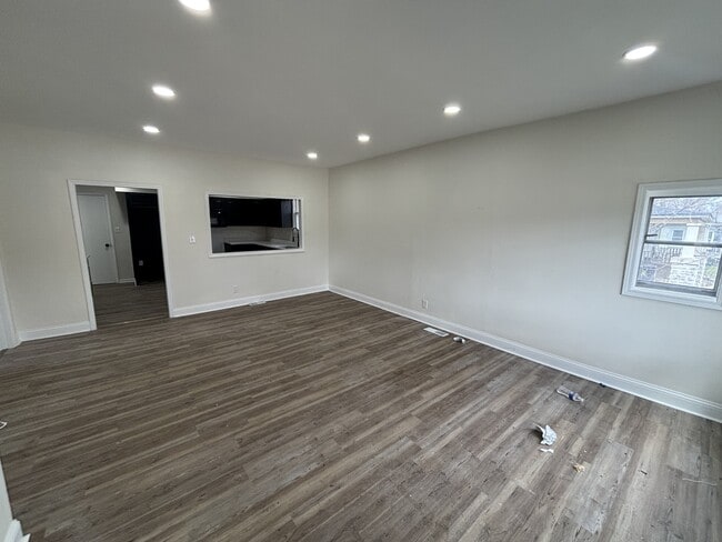 Building Photo - 1368 Waite St