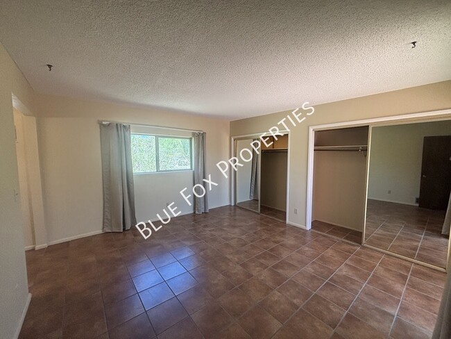Building Photo - 6521 N Calle Padre Felipe