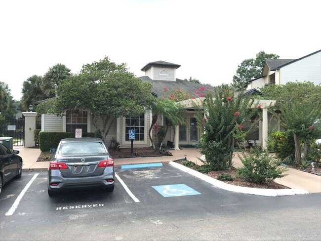 Building Photo - Cozy 1 Bedroom/1 Bathroom Near Millennium Mall!