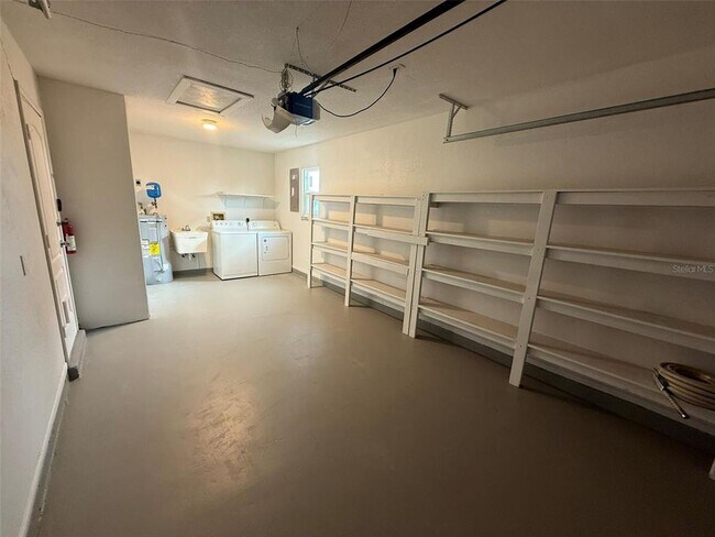 Building Photo - 512 Dewhurst St