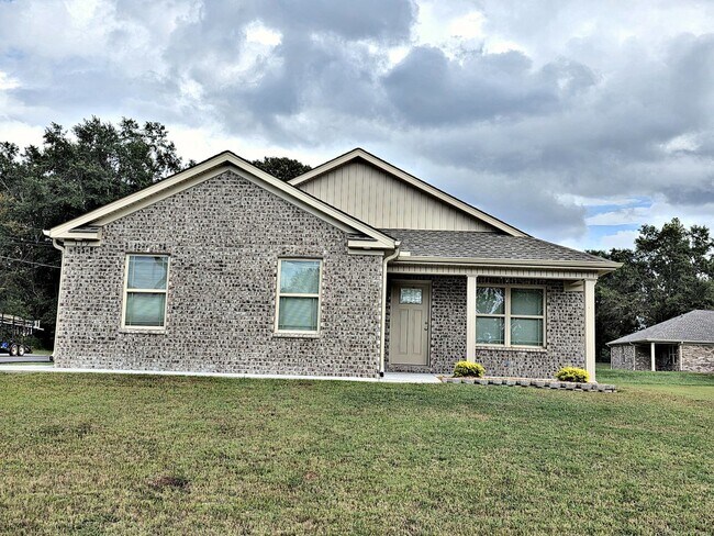 Building Photo - HOUSE for RENT Hartselle 3BR
