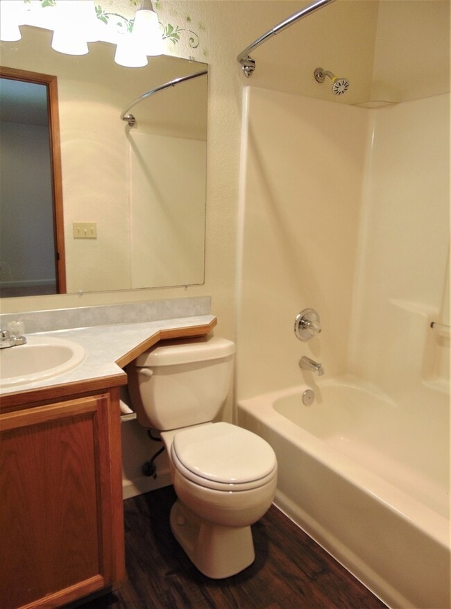 Building Photo - Well Maintained 3 Bedroom Rambler in Quiet...