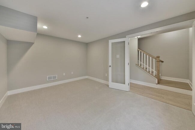 Building Photo - 328 Walnut St