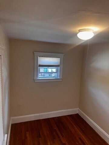 Building Photo - 483 Newport Ave