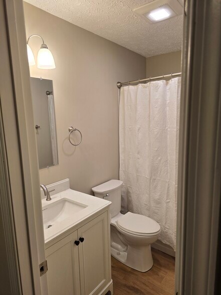 Building Photo - 8108 Timberlake Rd