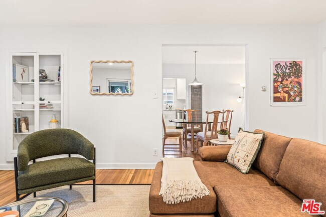 Building Photo - 329 S Reeves Dr