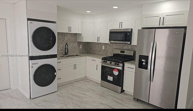 Building Photo - 2707 Essex Ct