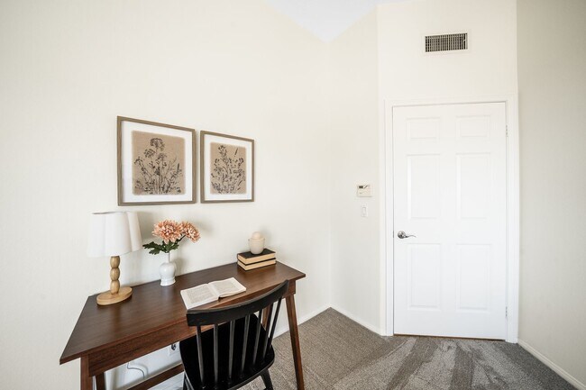 Building Photo - 4 Bedroom View Home in Emerald Heights | 3-Car Garage | Guard Gated Community